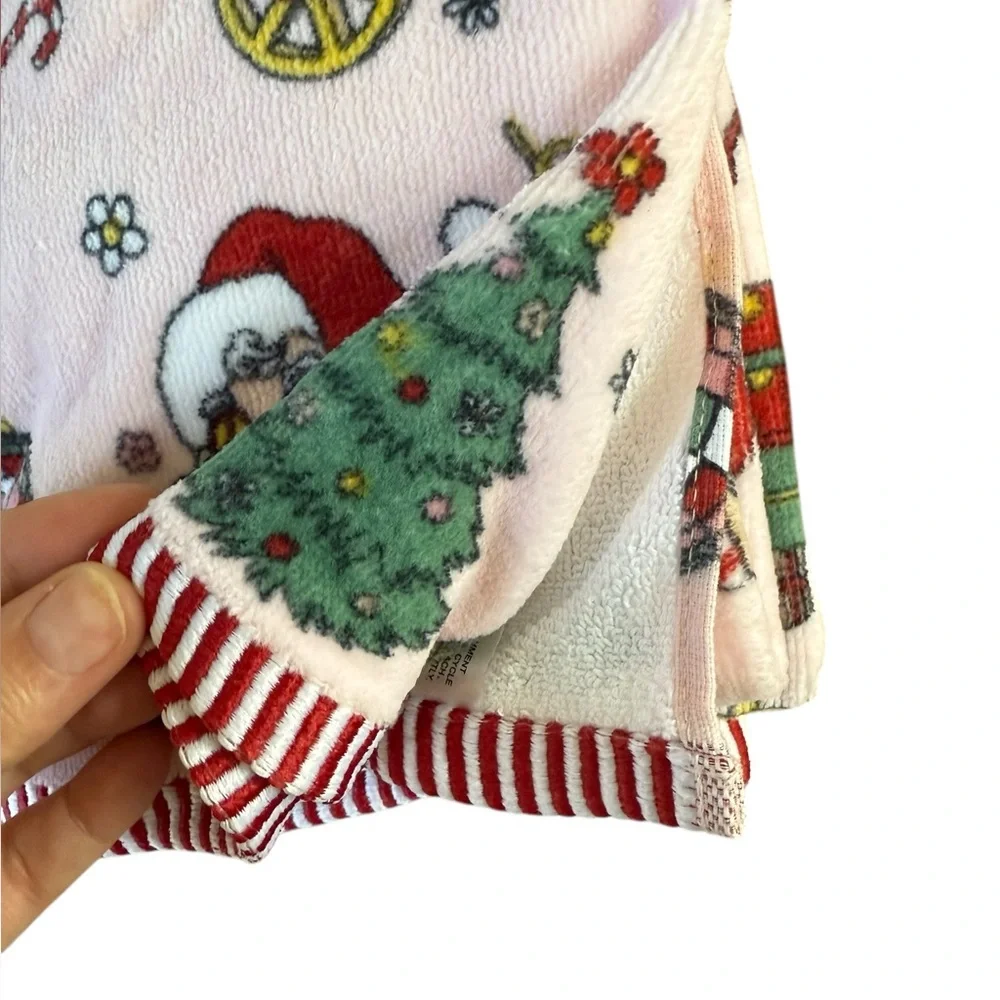 ENVOGUE Holiday / Christmas Set of Two Cotton Hand Towels - Festive Pink and Red